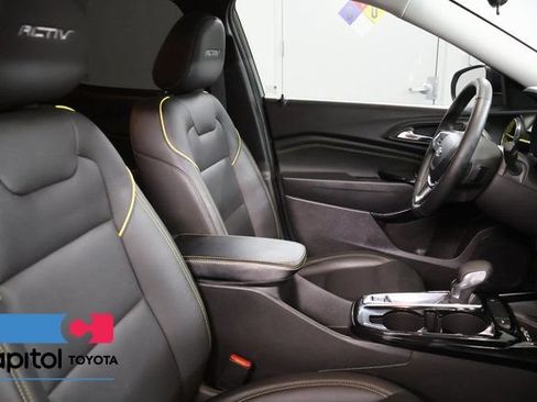 Used 2025 Chevrolet Trax ACTIV w/ Sunroof Package FWD image 27