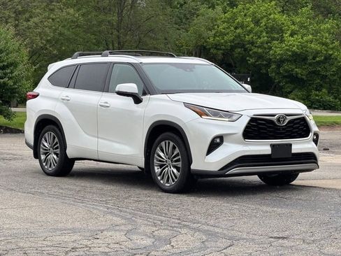Used 2020 Toyota Highlander Platinum AWD/4WD image 1