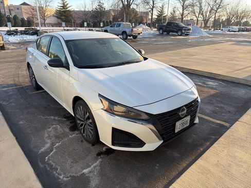 Used 2025 Nissan Altima 2.5 SV image 4