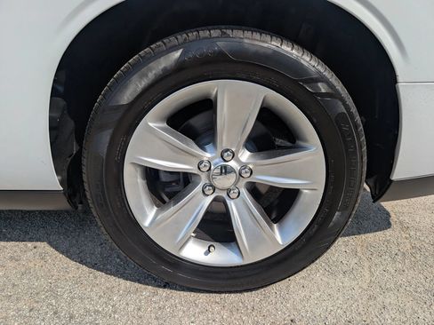 Used 2019 Dodge Challenger SXT RWD image 9