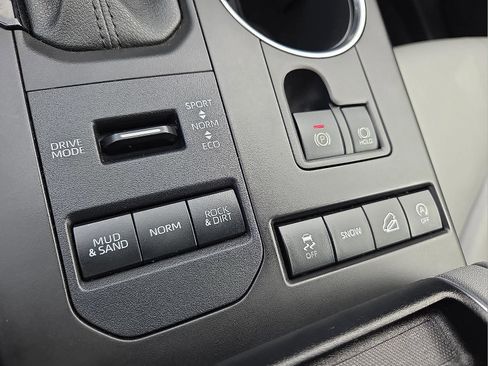 Used 2021 Toyota Highlander XLE image 21