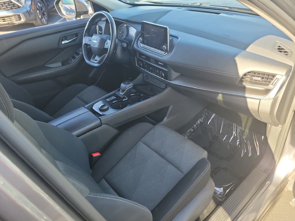 Used 2025 Nissan Rogue SV AWD/4WD image 11