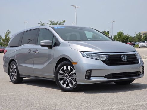 Certified 2024 Honda Odyssey EX-L image 2