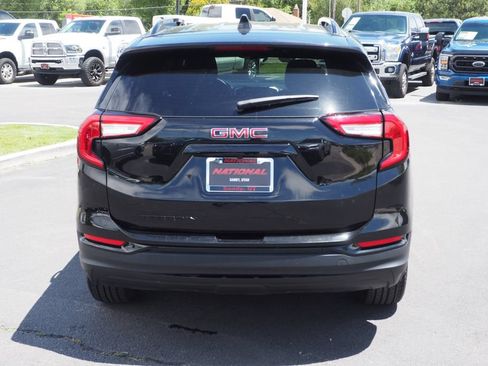 Used 2024 GMC Terrain SLE w/ Elevation Edition FWD image 6