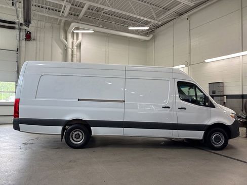 Used 2021 Mercedes-Benz Sprinter 3500 image 6