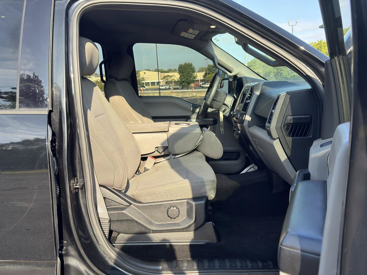 Used 2018 Ford F150 XLT AWD/4WD image 12