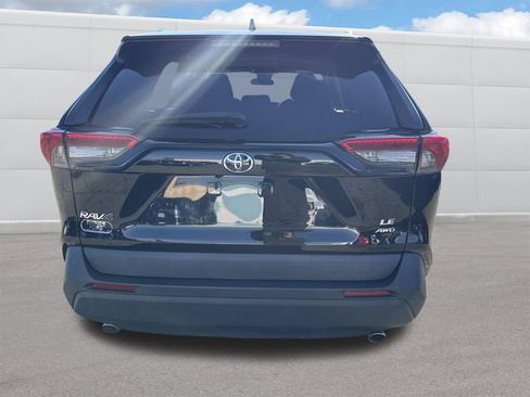 Used 2021 Toyota RAV4 LE image 4