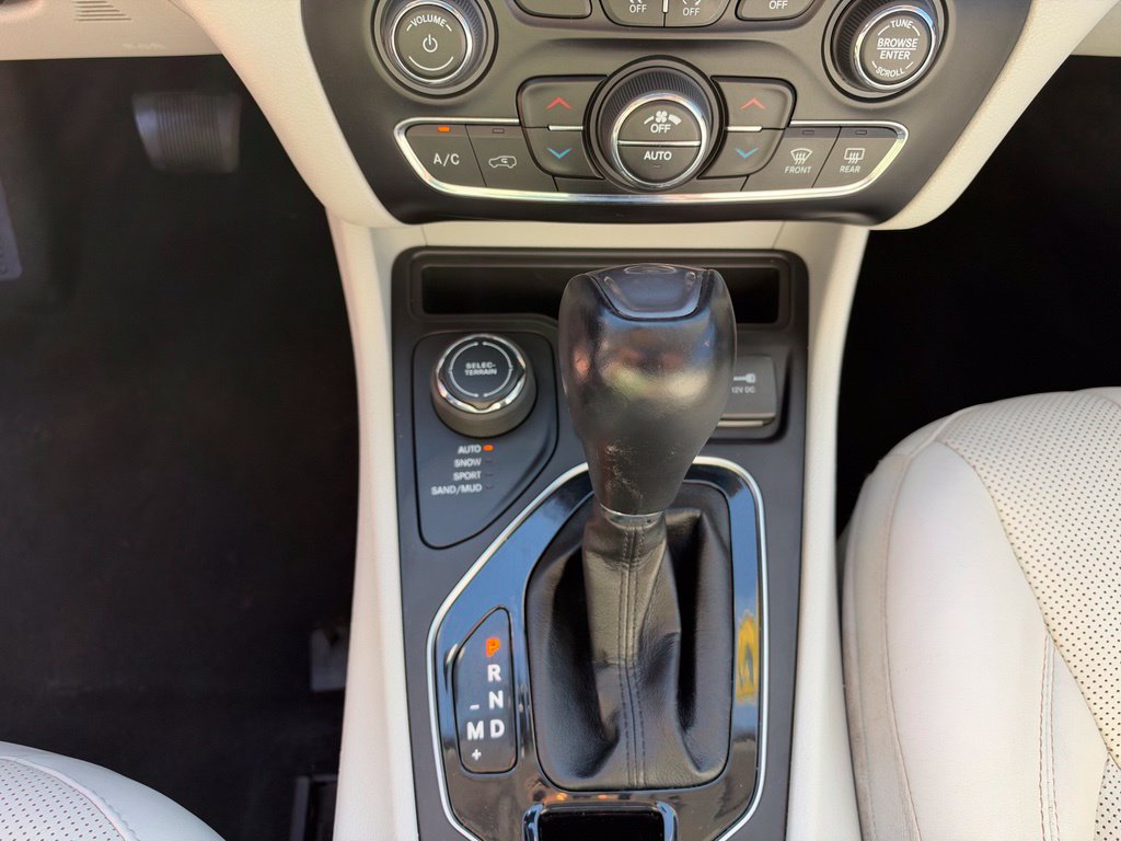 Used 2021 Jeep Cherokee Limited AWD/4WD image 21
