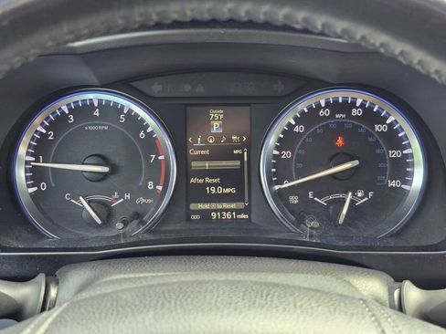 Used 2014 Toyota Highlander Limited w/ Driver Technology Package AWD/4WD image 12
