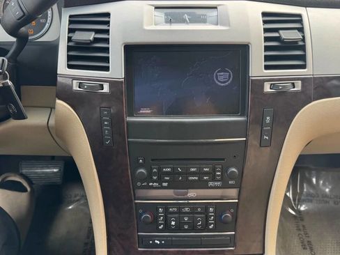 Used 2012 Cadillac Escalade EXT Luxury image 27