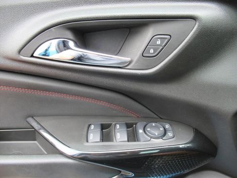 Used 2025 Chevrolet Trax RS FWD image 19