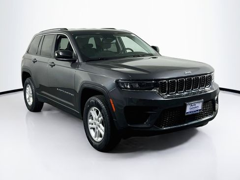 Used 2023 Jeep Grand Cherokee Laredo AWD/4WD image 3