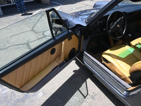 Used 1987 Porsche 911 Carrera RWD image 39