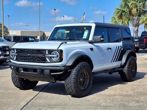 New 2025 Ford Bronco Badlands image 1