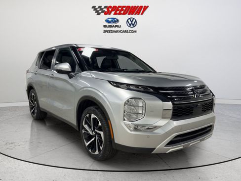 Used 2024 Mitsubishi Outlander SE Black Edition AWD/4WD image 2
