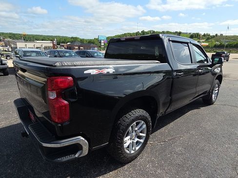 Used 2022 Chevrolet Silverado 1500 LT AWD/4WD image 10
