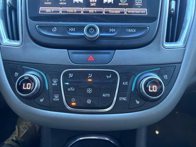 Used 2018 Chevrolet Malibu Premier w/ Premier Sun and Wheel Package FWD image 31