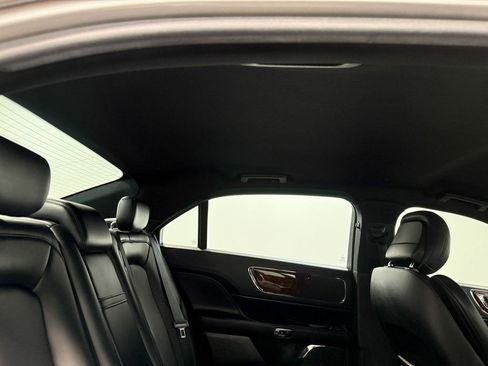 Used 2019 Lincoln Continental Premiere image 16