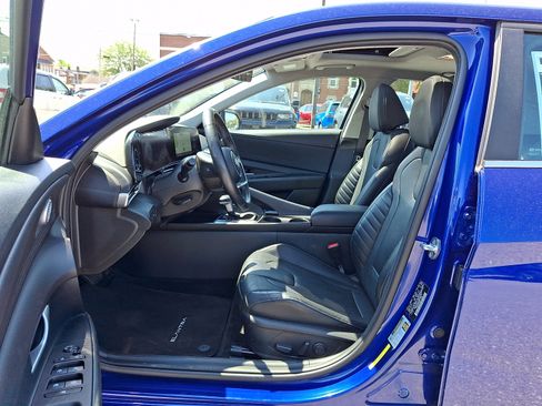 Used 2022 Hyundai Elantra Limited FWD image 14