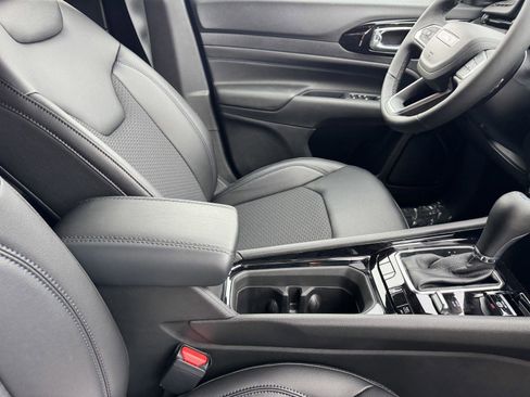 New 2026 Jeep Compass Latitude image 8