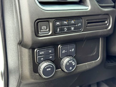 Used 2022 Chevrolet Tahoe Z71 w/ Luxury Package image 15