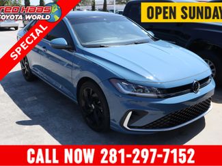 Used 2025 Volkswagen Jetta SE video 1