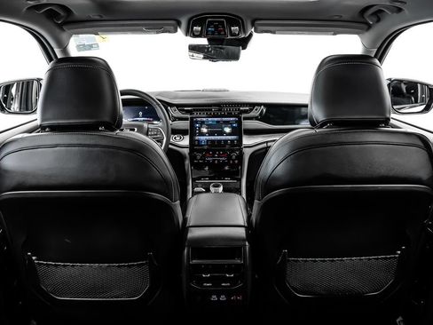 Used 2023 Jeep Grand Cherokee 30th Anniversary AWD/4WD image 19