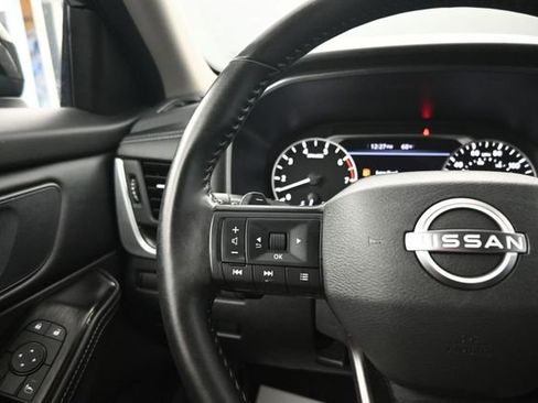 Used 2025 Nissan Rogue SV FWD image 16