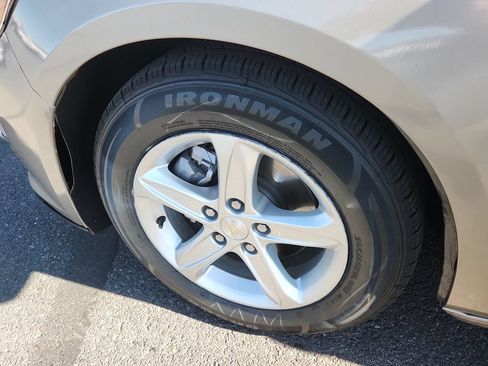 Used 2024 Chevrolet Malibu LS FWD image 16