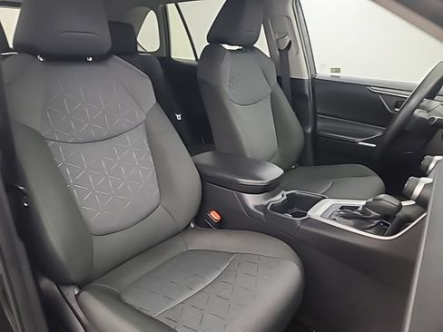Used 2025 Toyota RAV4 XLE AWD/4WD image 17