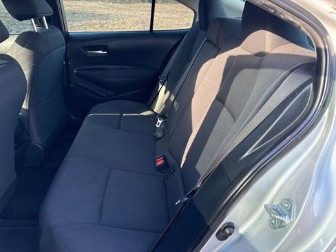 Used 2021 Toyota Corolla LE image 12