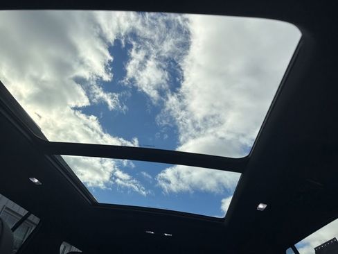 Used 2024 Chevrolet Traverse Z71 w/ Enhanced Driving Package image 24