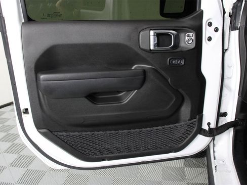 Used 2024 Jeep Wrangler Unlimited Rubicon 4xe w/ Technology Group image 17