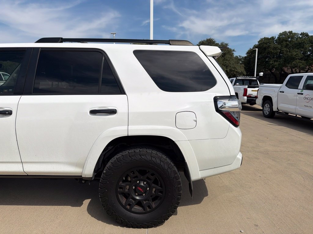 Used 2018 Toyota 4Runner TRD Off-Road AWD/4WD image 6