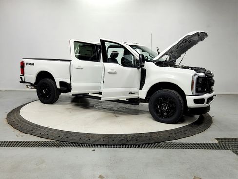 New 2026 Ford F350 Lariat w/ Black Appearance Package image 9