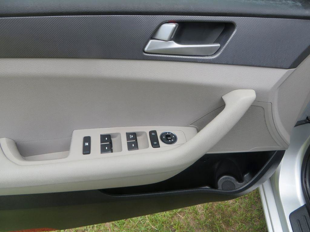 Used 2016 Hyundai Sonata SE FWD image 12