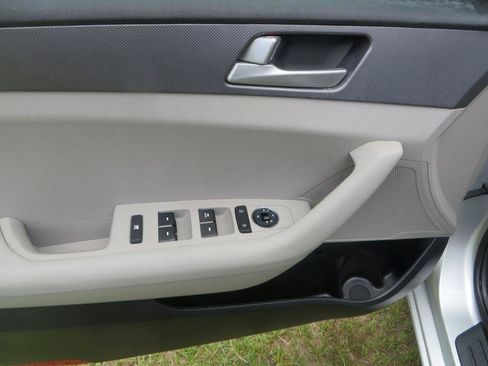 Used 2016 Hyundai Sonata SE FWD image 12