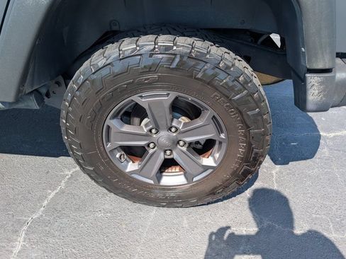 Used 2017 Jeep Wrangler Unlimited Rubicon AWD/4WD image 32