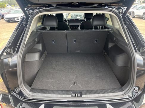Used 2026 Volkswagen Tiguan SE FWD image 28