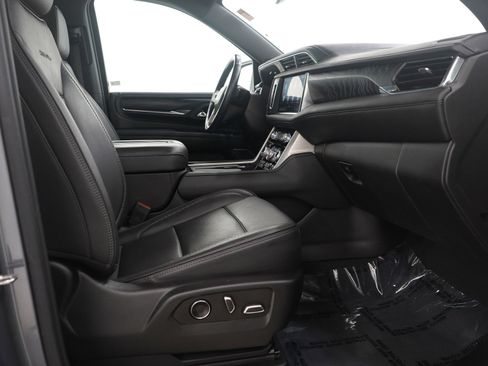 Used 2021 GMC Yukon XL Denali w/ Denali Premium Package image 13