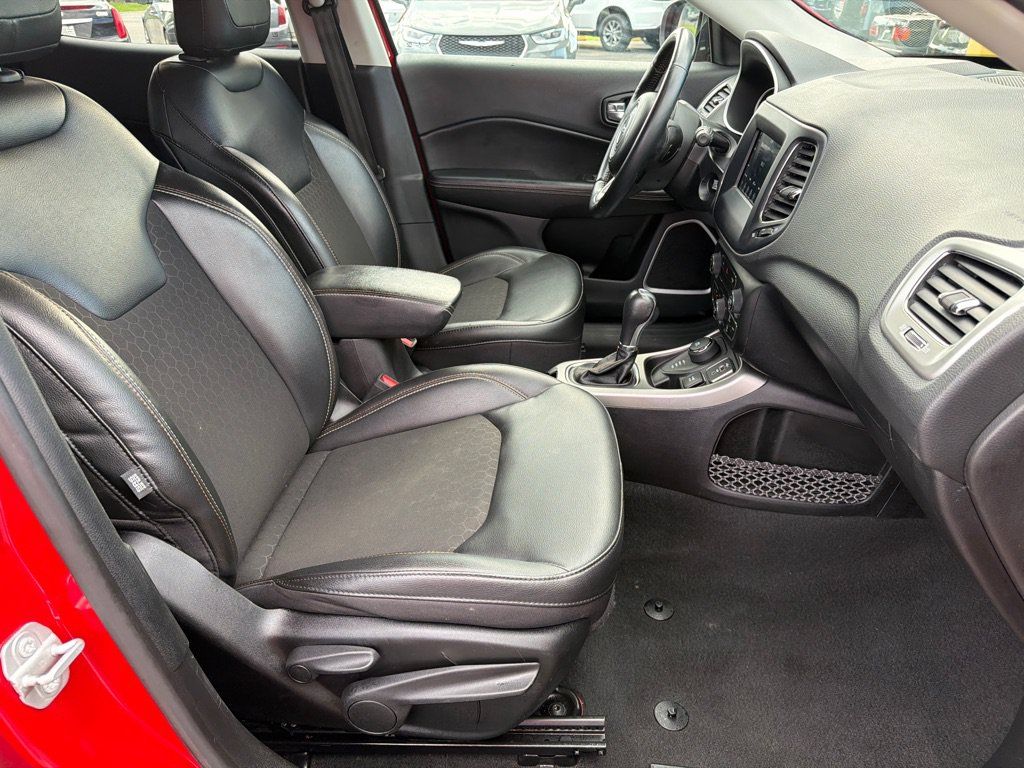 Used 2021 Jeep Compass Latitude w/ Convenience Group AWD/4WD image 29