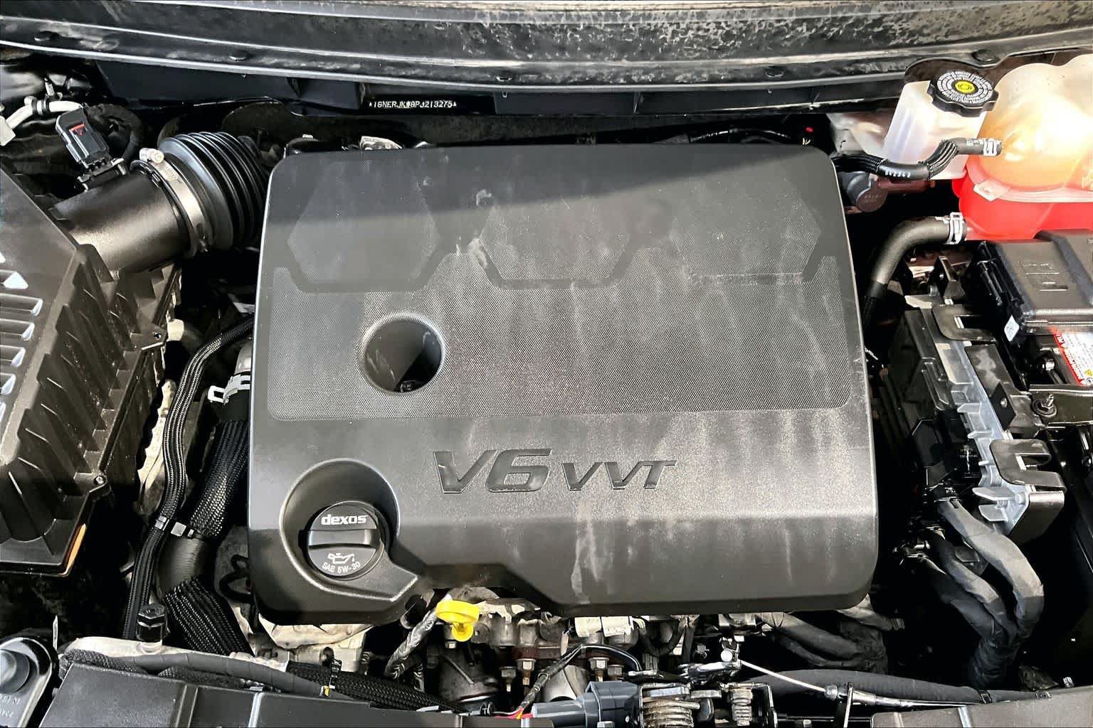 Used 2023 Chevrolet Traverse RS FWD image 32