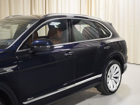 New 2026 Bentley Bentayga AWD/4WD image 8