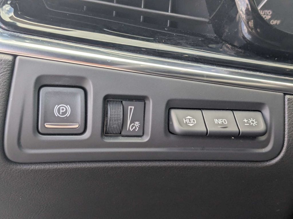 Used 2021 Cadillac XT6 Premium Luxury FWD image 33