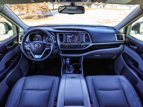 Used 2016 Toyota Highlander Limited image 2