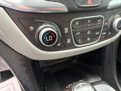Used 2019 Chevrolet Equinox Premier w/ Premier True North Edition AWD/4WD image 25