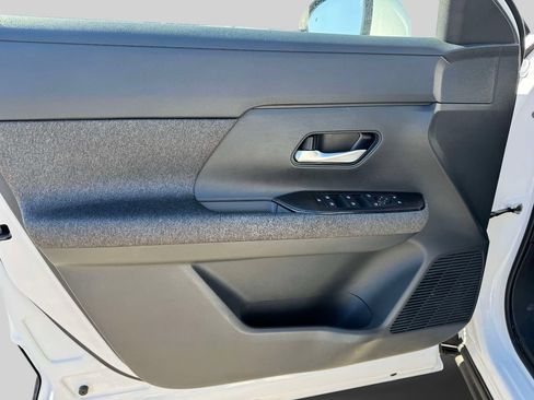 Certified 2025 Nissan Kicks SV FWD image 16