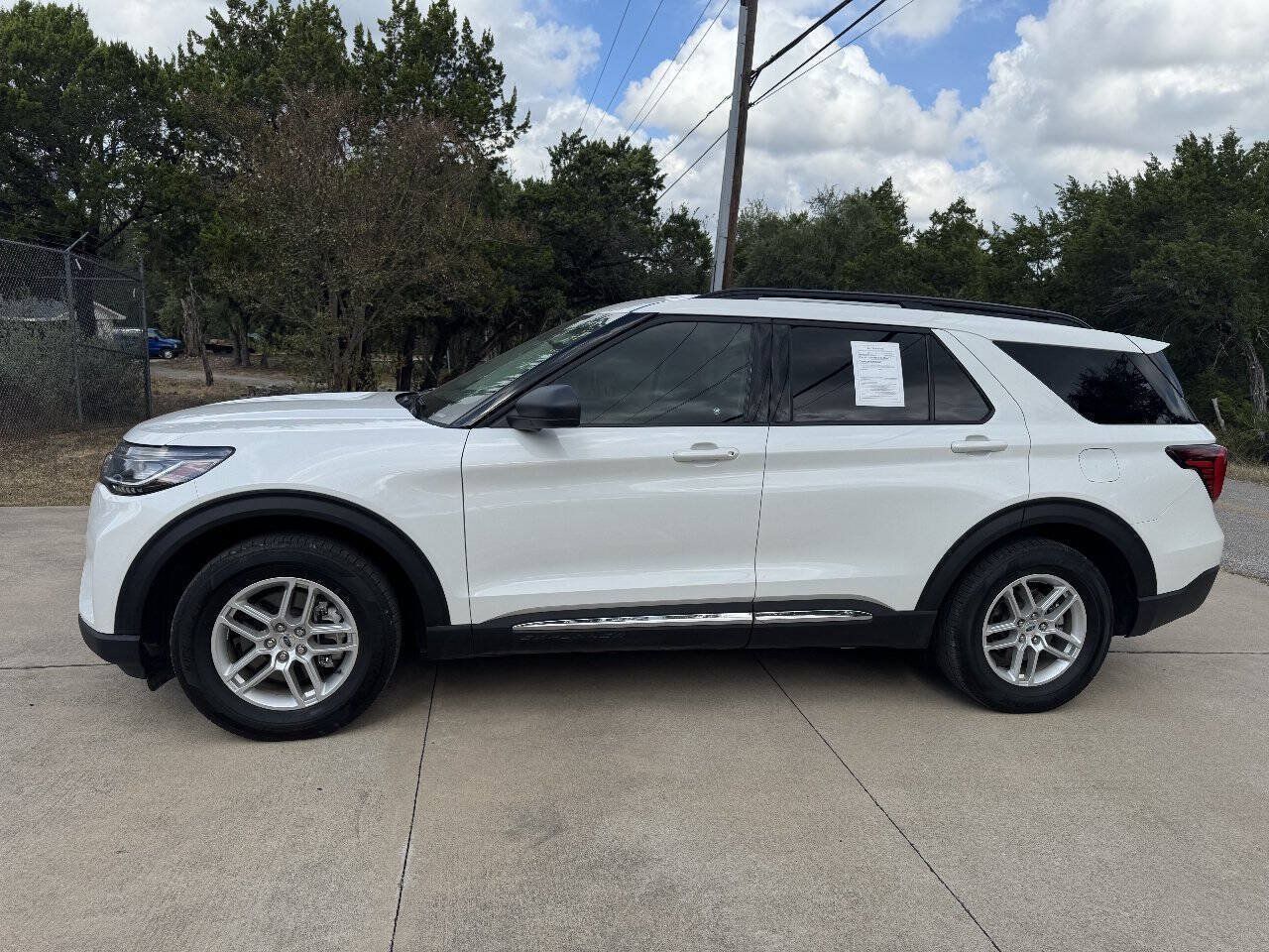 Used 2025 Ford Explorer Active RWD image 9