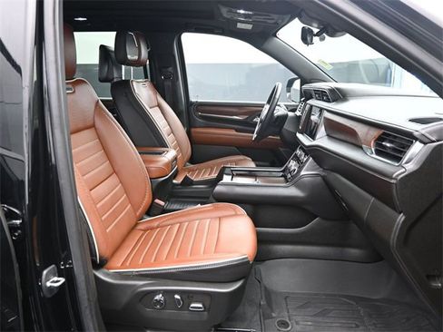 Used 2023 GMC Yukon XL Denali Ultimate image 13