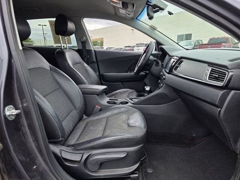 Used 2018 Kia Niro EX w/ Option Group 020 FWD image 25